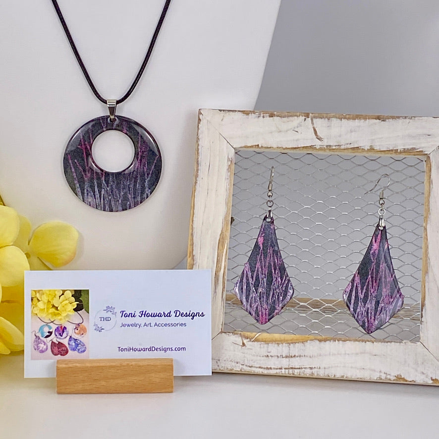 Hand Painted Iridescent Center Hollow Pendant Necklace and Earring Set