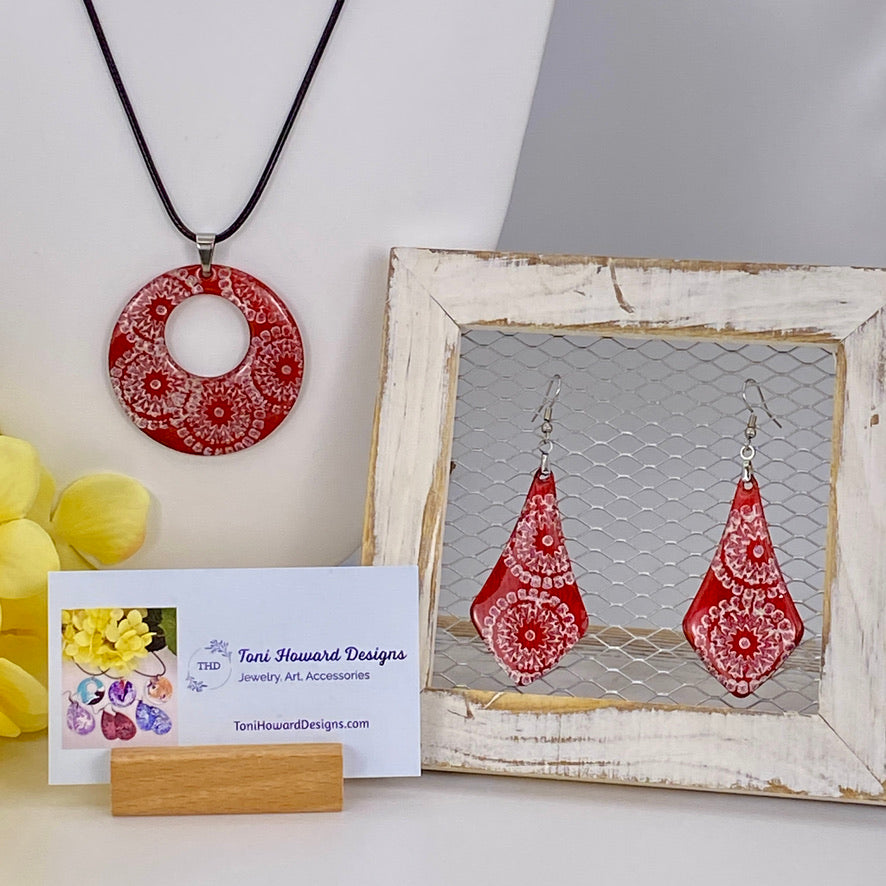 Hand Painted Iridescent Center Hollow Pendant Necklace and Earring Set