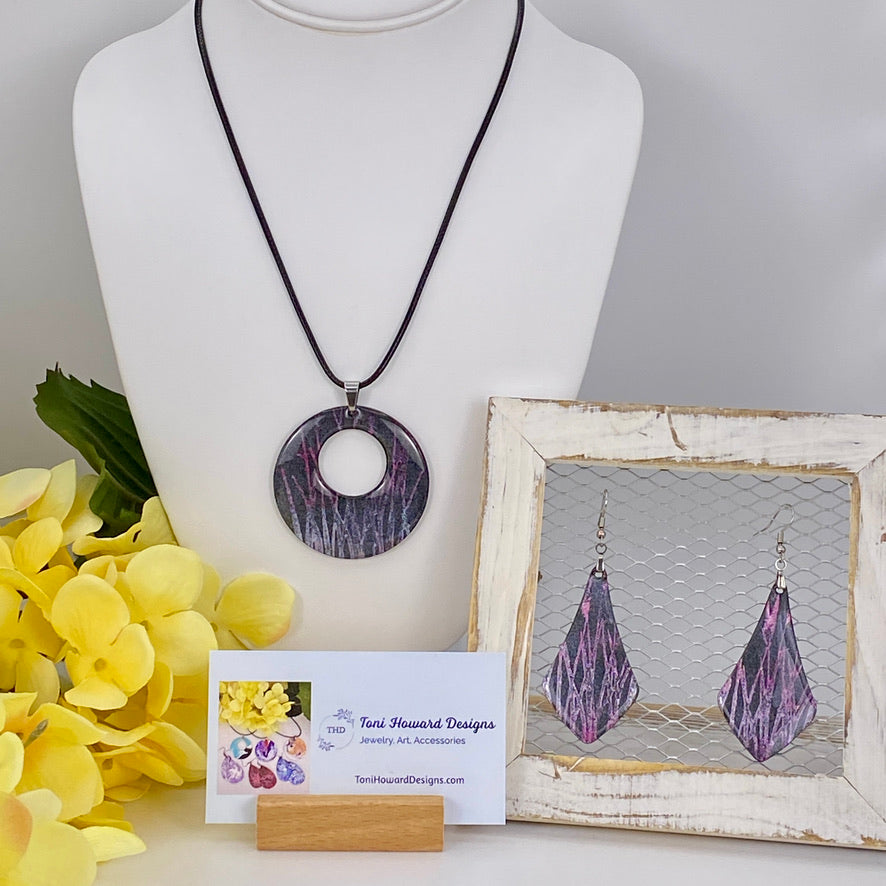Hand Painted Iridescent Center Hollow Pendant Necklace and Earring Set