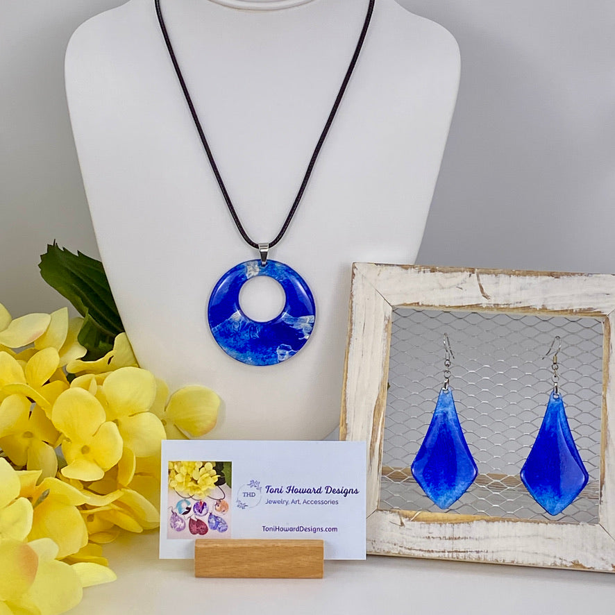 Hand Painted Iridescent Center Hollow Pendant Necklace and Earring Set