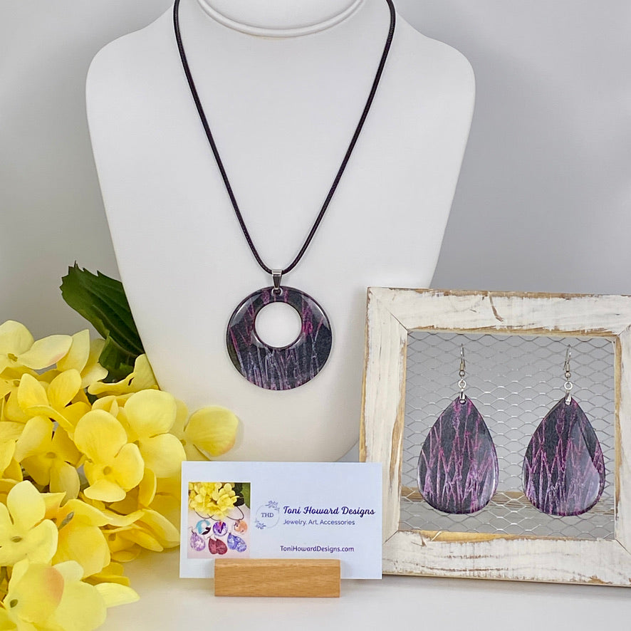 Hand Painted Iridescent Center Hollow Pendant Necklace and Earring Set