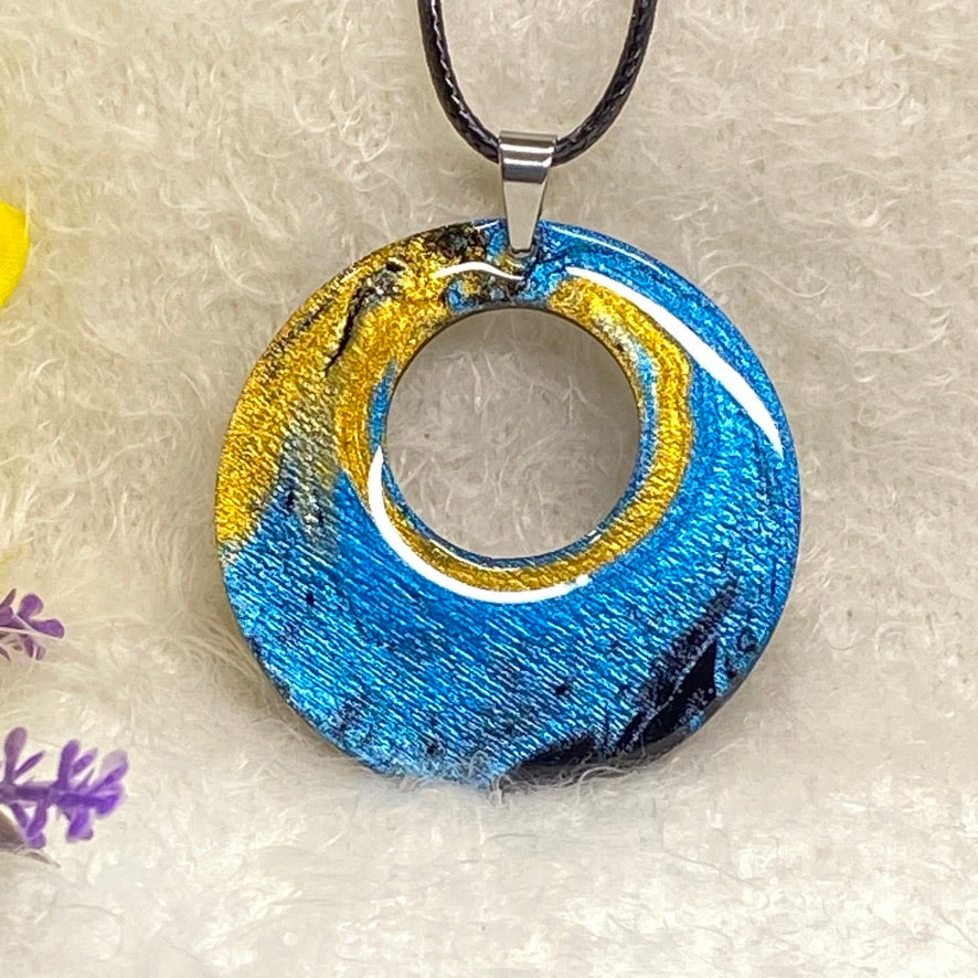 Hand Painted Iridescent Center Hollow Pendant Necklace